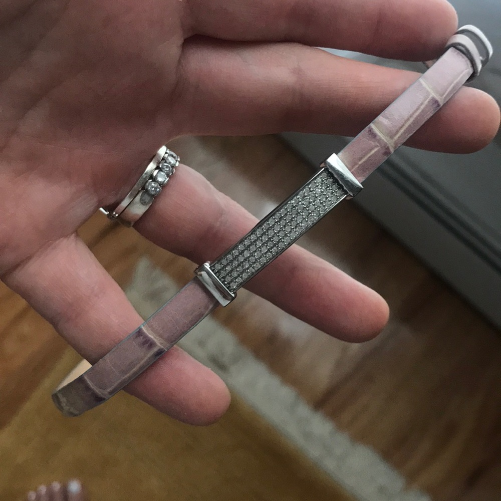 Bracelet. Purple leather